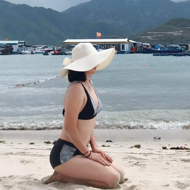 “Hoa khôi bóng chuyền” Kim Huệ gây bất ngờ khi mặc suit hay bikini - Hình 12 “Hoa khoi bong chuyen” Kim Hue gay bat ngo khi mac suit hay bikini-Hinh-12