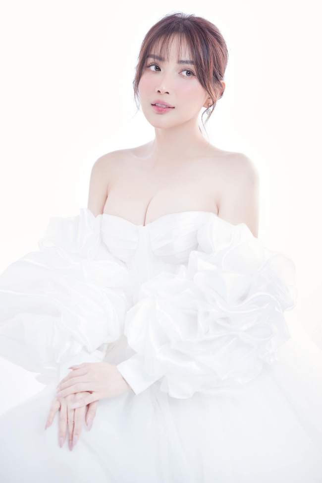 Cô được khen ngợi sắc vóc ngày một trẻ trung, lão hoá ngược.