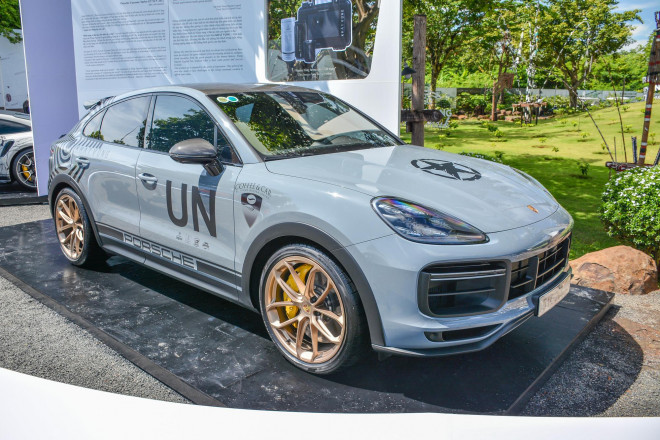 Dai gia Dang Le Nguyen Vu khoe dan sieu xe hon 100 ty dong-Hinh-4