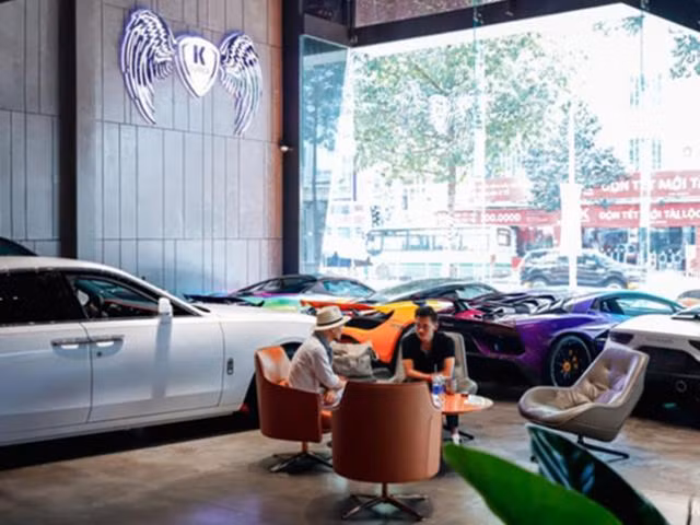 Dai gia Dang Le Nguyen Vu khoe dan sieu xe hon 100 ty dong-Hinh-7