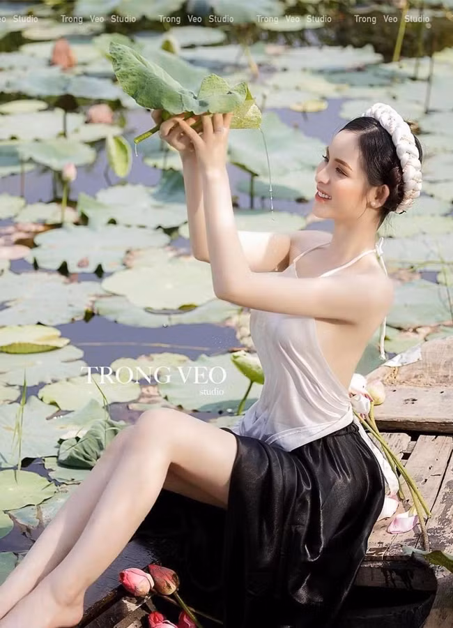 Ho sen mua he nong ruc vi nhieu chi em hon nhien mac khong noi y-Hinh-14