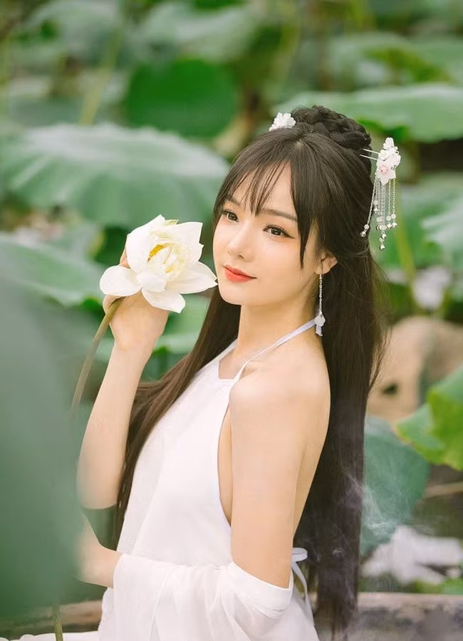 Ho sen mua he nong ruc vi nhieu chi em hon nhien mac khong noi y-Hinh-11