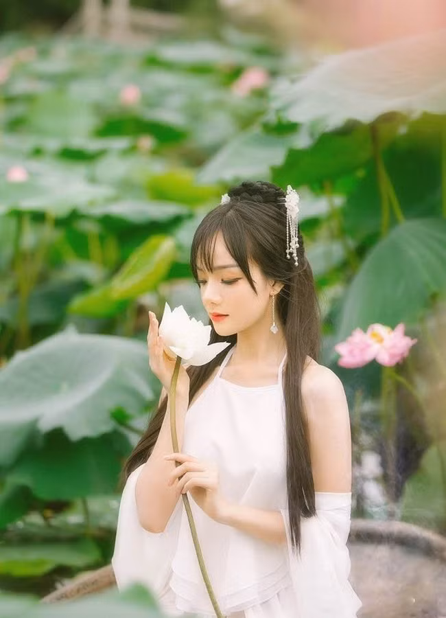 Ho sen mua he nong ruc vi nhieu chi em hon nhien mac khong noi y-Hinh-12