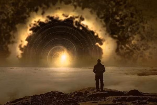  Mơ thấy đám tang của người đã mất. Bạn có nhiều dự định ấp ủ trong tương lai nhưng lại chưa biết nên bắt đầu từ đâu. Sự chần chừ khiến cho bạn bỏ lỡ cơ hội quan trọng, khi qua đi rồi mới thấy tiếc nuối. Thời gian tới bạn sẽ may mắn gặp được người bạn đồng hành của mình. Vì thế không nên trì hoãn mà hãy mạnh dạn hành động. 