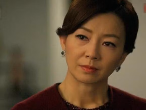 Nghi ngo dua tre dat truoc cong la con roi cua con trai