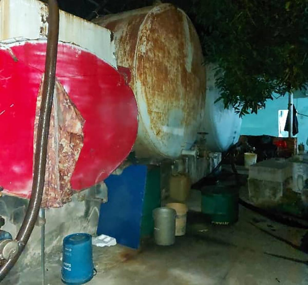 Phong tỏa cây xăng ở Bà Rịa - Vũng Tàu để điều tra việc trộn hoá chất - Hình 2 Phong toa cay xang o Ba Ria - Vung Tau de dieu tra viec tron hoa chat-Hinh-2