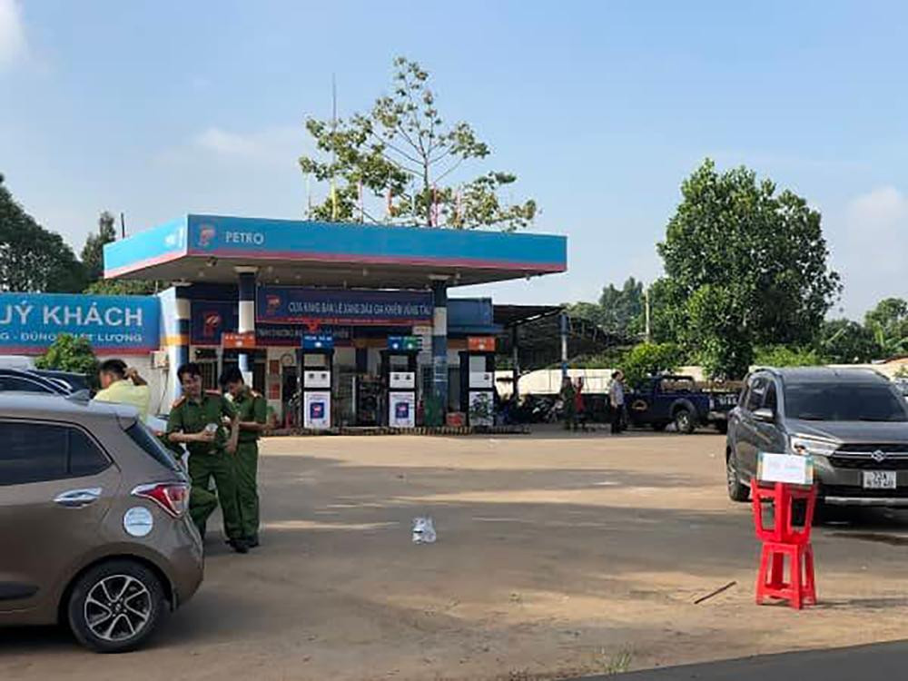 Phong tỏa cây xăng ở Bà Rịa - Vũng Tàu để điều tra việc trộn hoá chất - Hình 3 Phong toa cay xang o Ba Ria - Vung Tau de dieu tra viec tron hoa chat-Hinh-3