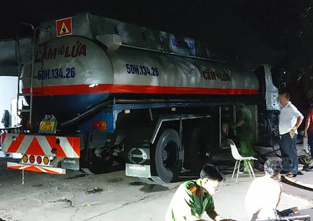 Phong tỏa cây xăng ở Bà Rịa - Vũng Tàu để điều tra việc trộn hoá chất Phong toa cay xang o Ba Ria - Vung Tau de dieu tra viec tron hoa chat