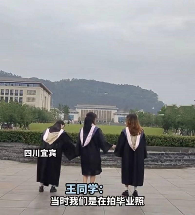 Tao dang chup anh tot nghiep ba dao, nu sinh gap phai tinh huong eo le