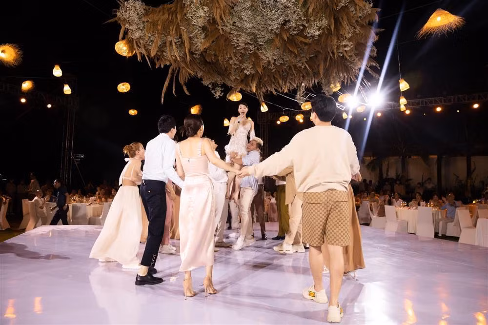 Jun Pham than mat 5 trieu, Minh Hang 