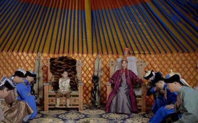 Mãn Đô Hải như viên minh châu trong tay Tể tướng Thiếp Mộc Nhi, chỉ cần lấy được người chồng như ý, môn đăng hộ đối, bà có thể tận hưởng mọi vinh hoa phú quý, an yên cả đời.