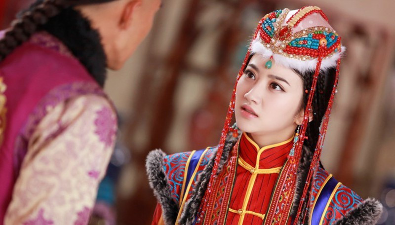 Trong toàn bộ Bắc Nguyên lúc đó, hậu duệ trực tiếp duy nhất của Gia tộc Hoàng kim là Ba Đồ Mạnh Khắc nhưng Ba Đồ Mạnh Khắc lúc này mới chỉ là đứa trẻ 7 tuổi. Do đó, mọi áp lực đều dồn lên một mình Mãn Đô Hải. Nếu bà bị Diệc Tư Mã Nhân tiếp hôn, huyết thống Gia tộc Hoàng kim Thành Cát Tư Hãn sẽ chấm dứt. Điều đó còn khiến bà vừa trở thành quân cờ vừa là kẻ phản bội Gia tộc Hoàng kim.