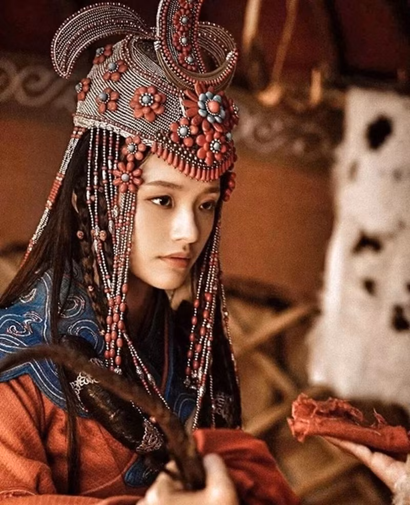 Do đó, khi đến tuổi phù hợp, cô đã kết hôn với Đại hãn Mông Cổ Mãn Đô Lỗ theo phong tục truyền thống. Đáng tiếc, sau 4 năm chung sống, Mãn Đô Lỗ qua đời vì bạo bệnh, khi đó Mãn Đô Hải mới 33 tuổi.