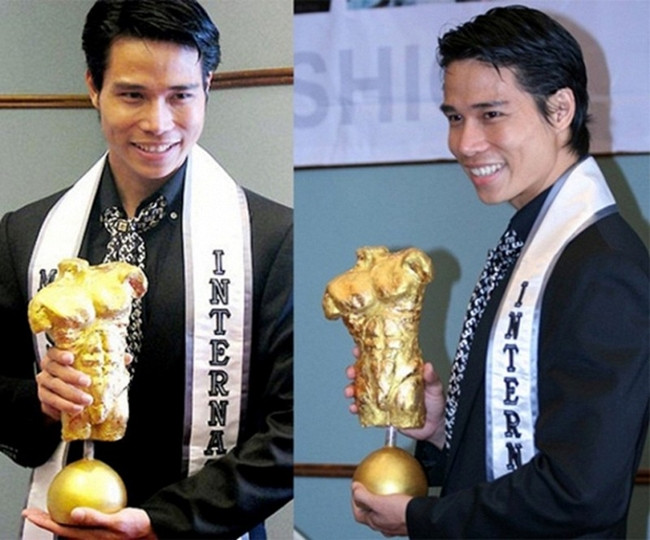 Trước khi đăng quang cuộc thi Nam vương thế giới 2008, Tiến Đoàn từng là người mẫu kiêm giảng viên trường Đại học Cần Thơ. Khi sự nghiệp đang ở đỉnh cao, người mẫu sinh năm 1983 bất ngờ rời showbiz Việt, sang Mỹ sống và học nghề phi công.