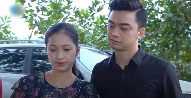 Sau nhiều năm không đóng phim và chuyên tâm cho công việc làm phi công, Hà Duy và mẹ ruột bất ngờ xuất hiện trong tập 6 phim hài tết "Làng ế vợ 4" năm 2018. Đây là bộ phim hiếm hoi mà Hà Duy tham gia khi đã ở tuổi trưởng thành. Vai diễn trong phim của Hà Duy được bê nguyên từ ngoài đời thật vào phim: Cùng làm phi công, hủy hôn với bạn gái.