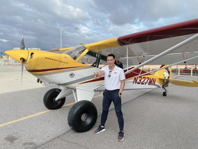 Nói về lý do muốn trở thành phi công, Tiến Đoàn cho biết, do bạn gái thích nghề phi công nên đã khuyên anh bỏ showbiz. Chia sẻ trên VTC News năm 2020, cựu người mẫu chia sẻ, anh và cô gái này đã chia tay từ lâu.