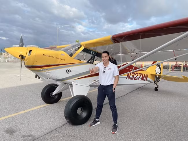 Nói về lý do muốn trở thành phi công, Tiến Đoàn cho biết, do bạn gái thích nghề phi công nên đã khuyên anh bỏ showbiz. Chia sẻ trên VTC News năm 2020, cựu người mẫu chia sẻ, anh và cô gái này đã chia tay từ lâu.