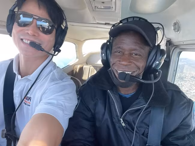 Trên trang cá nhân, Tiến Đoàn thường xuyên cập nhật hình ảnh công việc và cuộc sống. Ngoài công việc dạy lái máy bay, anh còn dành thời gian đi tập gym.