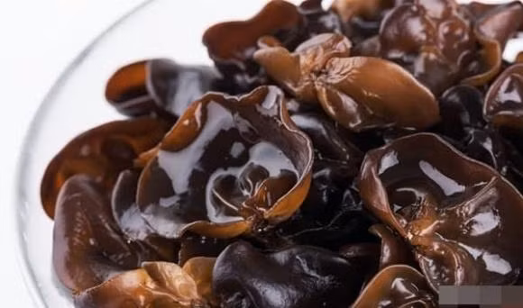 Ngâm mộc nhĩ cứ làm theo cách này đảm bảo mộc nhĩ nở bung, sạch hết cặn bẩn Ngam moc nhi cu lam theo cach nay dam bao moc nhi no bung, sach het can ban