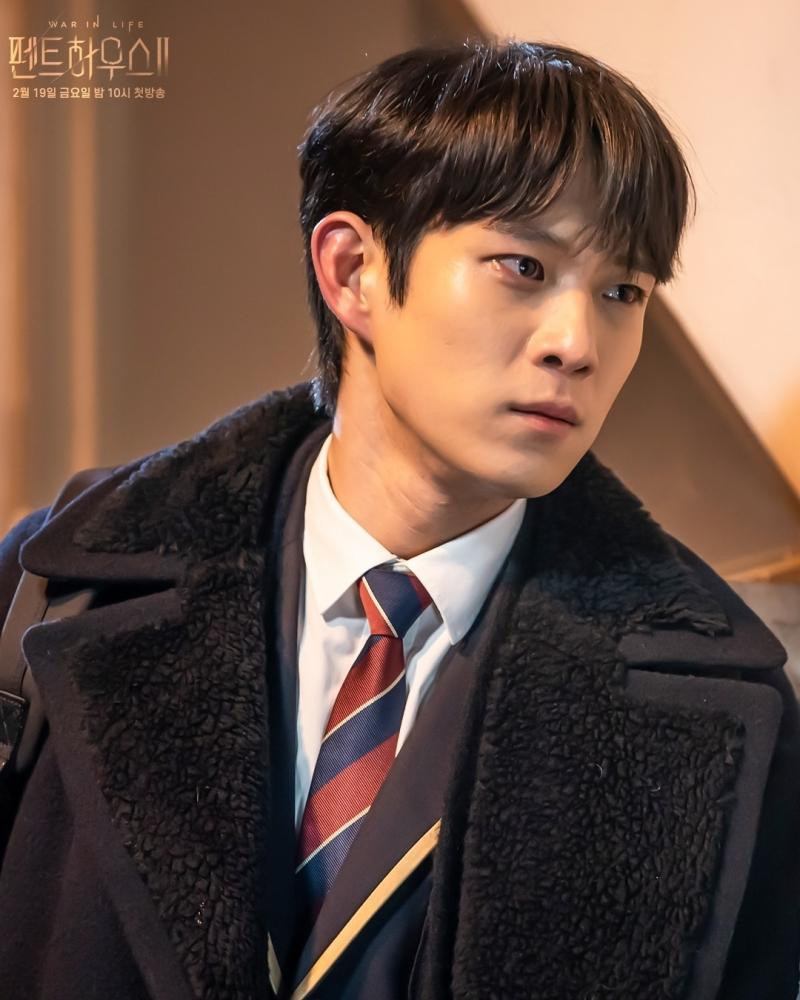 4 sao nam phu gap 'han' khi len chinh: Nguoi dien xuat do, ke scandal-Hinh-8