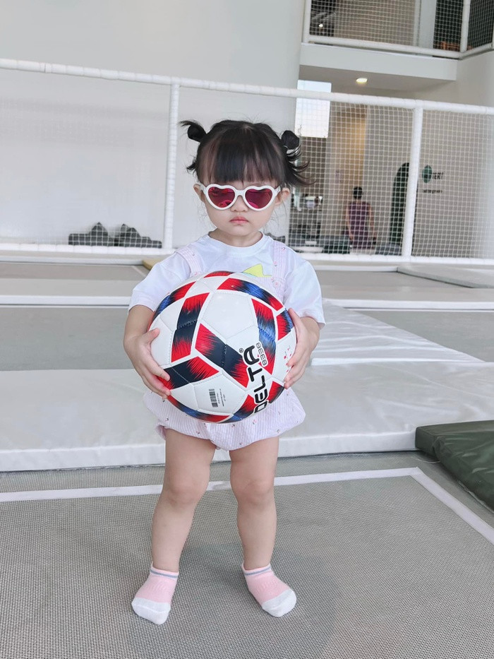 'Chị đại' nhà Đông Nhi lên đồ cực thần thái - Hình 2 'Chi dai' nha Dong Nhi len do cuc than thai-Hinh-2