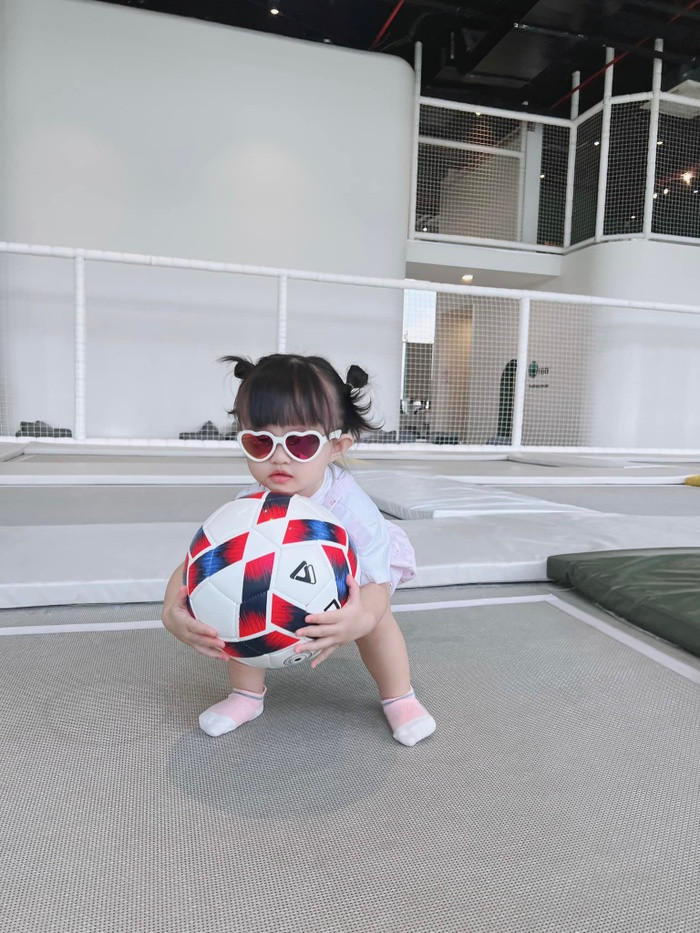 'Chị đại' nhà Đông Nhi lên đồ cực thần thái - Hình 3 'Chi dai' nha Dong Nhi len do cuc than thai-Hinh-3