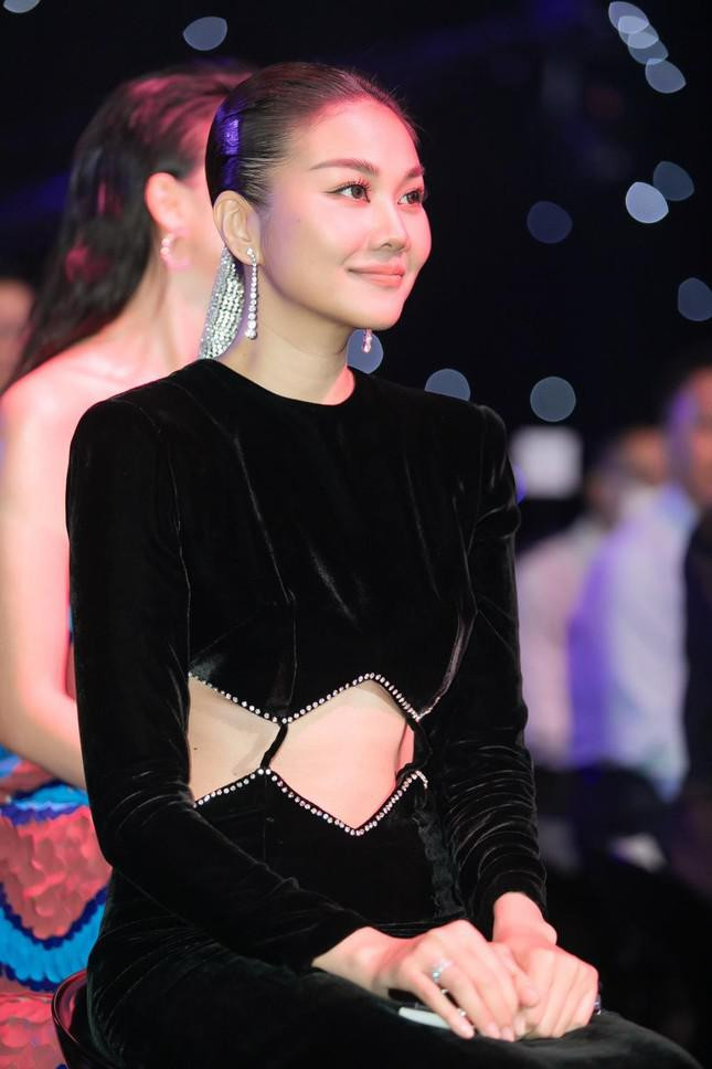 Diem danh hoi chi dep so huu vong eo thon hon ca gai con son-Hinh-7