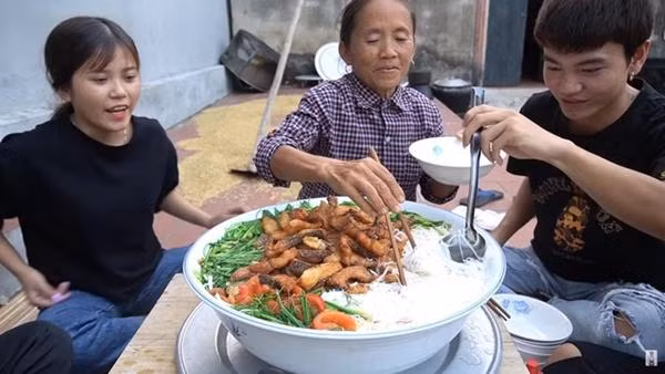 Cuộc sống hiện tại của Bà Tân Vlog sau khi hết hot - Hình 3 Cuoc song hien tai cua Ba Tan Vlog sau khi het hot-Hinh-3