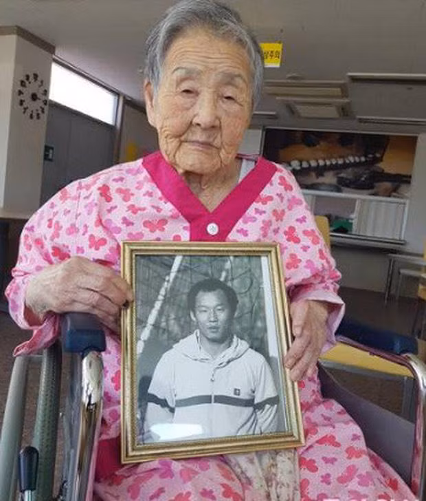 HLV Park Hang Seo xot xa chia se ve suc khoe me gia 100 tuoi-Hinh-2