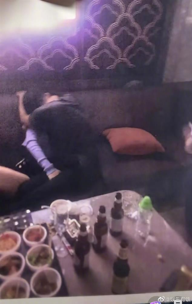 Uong Tieu Phi lo bo anh ngoai tinh, bi to vu luc Tu Hy Vien luc bau bi