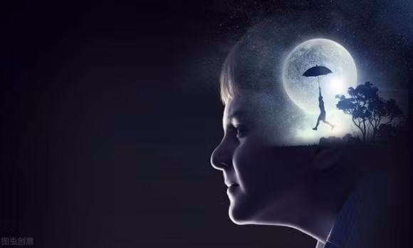  Mơ thấy người đã mất ở chùa. Có vẻ như đã lâu rồi bạn chưa tìm được sự bình yên trong tâm hồn. Giấc mơ này báo hiệu bạn đang có những mối quan hệ tốt đẹp, người ấy sẽ giúp xoa dịu những tổn thương trong lòng bạn. Cả hai sẽ có những kỷ niệm đẹp, đối phương là bờ vai vững chắc để bạn dự vào mỗi khi mệt mỏi, luôn là người lắng nghe những lời tâm sự của bạn.