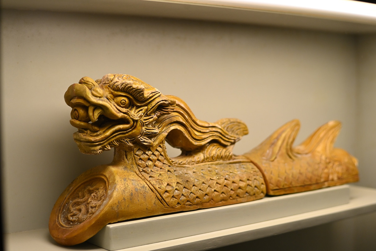 Du khách tham gia tour này có cơ hội chạm gần hơn vào lịch sử khi được chiêm ngưỡng những hiện vật gắn với các triều đại phong kiến Việt Nam.