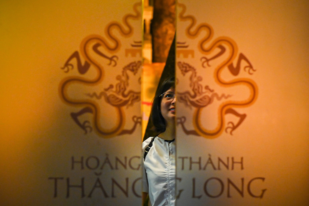 Chị Phương (Hà Nội) cho biết việc tham quan di tích Hoàng Thành Thăng Long vào buổi đêm là một trải nghiệm rất khác lạ, thú vị.