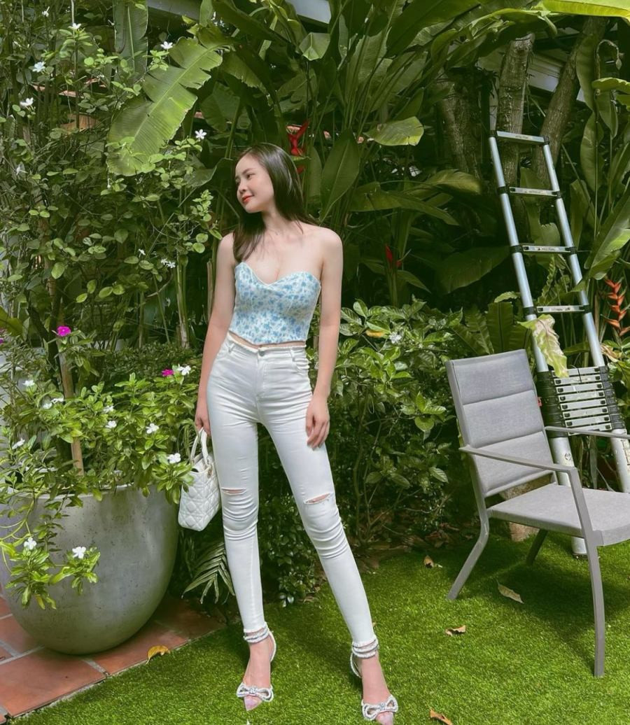 “Tiểu thư RMIT” khéo chọn váy áo tôn vòng 1 - Hình 3 “Tieu thu RMIT” kheo chon vay ao ton vong 1-Hinh-3