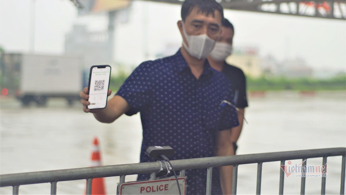 Nguoi tu vung xanh co duoc roi Ha Noi ve que theo quy dinh moi?