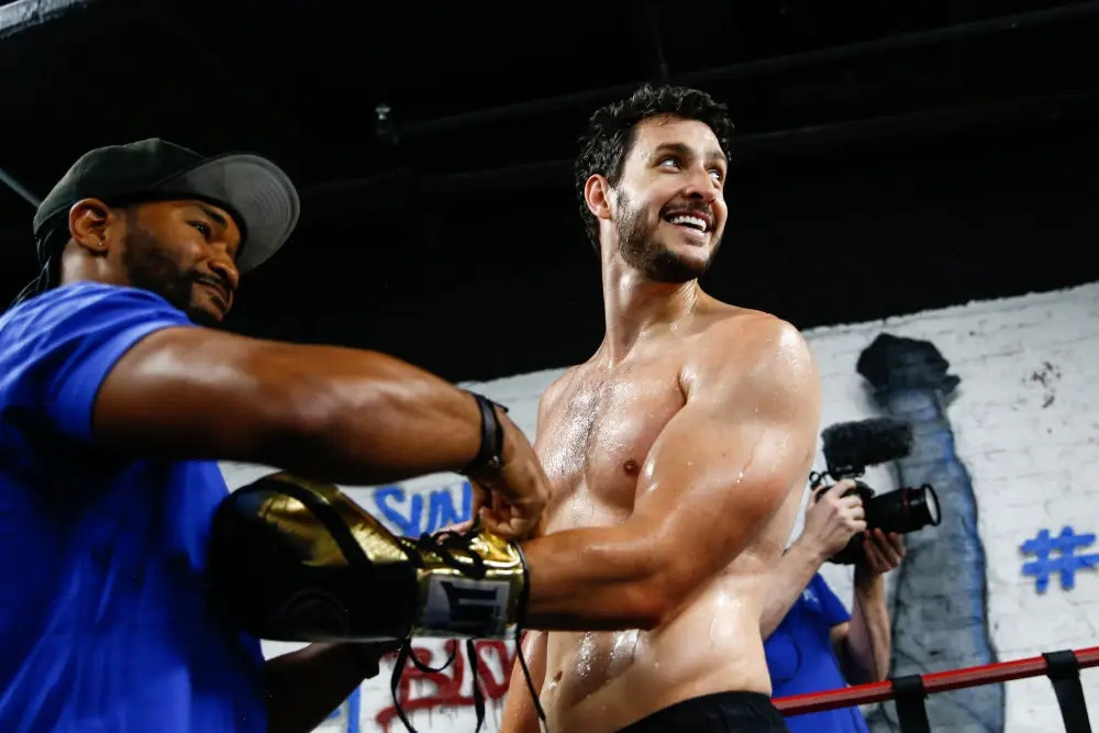 "Bác sĩ quyến rũ nhất" bị chỉ trích khi chuyển sang làm võ sĩ ảnh 2