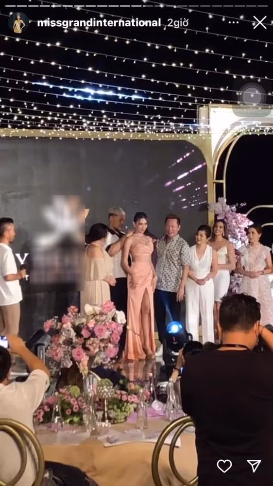 Chi 1 hanh dong cho thay Thuy Tien duoc chu tich Nawat 'cung hon trung'