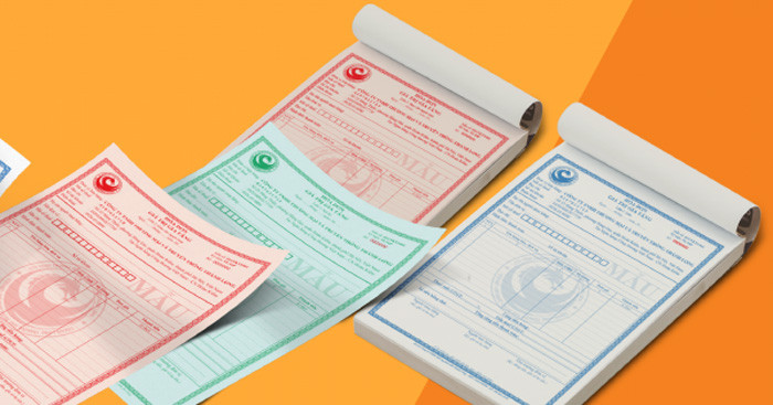 Biên lai, hóa đơn. Nhiều người có thói quen giữ lại biên lai, hóa đơn sau mỗi lần thanh toán để biết mình đã chi khoản gì từ đó thống kê tiền bạc dễ dàng hơn. Tuy vậy, đây lại là những thứ bạn không nên giữ trong ví. Biên lai, hóa đơn khiến ví tiền trở nên lộn xộn, không có chỗ để tiền cho các giấy tờ quan trọng khác.