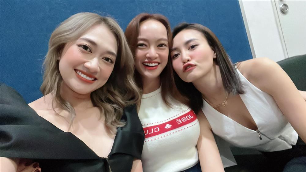 Ninh Duong Lan Ngoc mat ve ngoc nu qua goc may chi em-Hinh-9