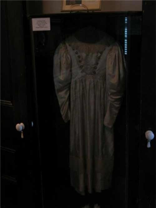 Những hiện tượng kỳ quái đáng sợ quanh đồ vật bị ám ảnh 5 Những hiện tượng kỳ quái đáng sợ quanh đồ vật bị ám ảnh 5