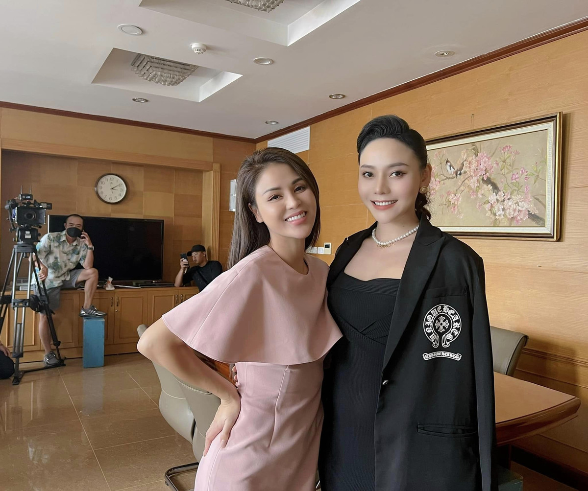 Huyền Trang kiệt sức sau 4 tiếng quay cảnh nóng với Việt Anh - Hình 2 Huyen Trang kiet suc sau 4 tieng quay canh nong voi Viet Anh-Hinh-2