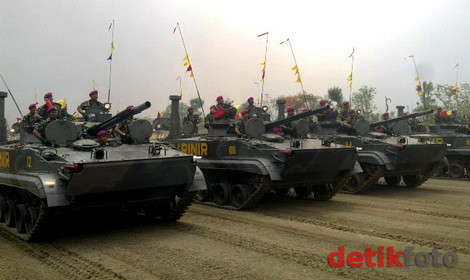 BMP-3F Indonesia dàn quân.
