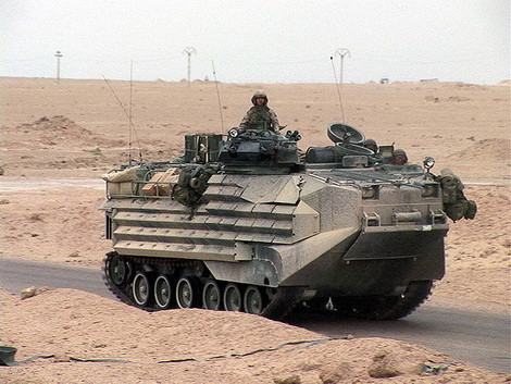 AAV-7 của lính thủy đánh bộ Mỹ tại Iraq năm 2003