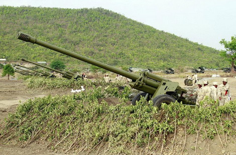 Trận địa pháo 130mm.