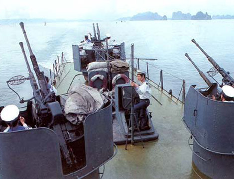 Pháo phòng không 2 nòng 25mm và 2 nòng 37mm trang bị trên các tàu pháo kiểu cũ của Hải quân Nhân dân Việt Nam.