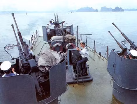 Pháo phòng không 2 nòng 25mm và 2 nòng 37mm trang bị trên các tàu pháo kiểu cũ của Hải quân Nhân dân Việt Nam.