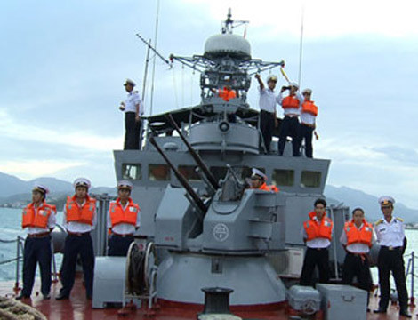 Pháo phòng không 2 nòng 25mm trang bị trên tàu phóng lôi lớp Shershen có thể tiêu diệt mục tiêu ở cự ly 2.400-2.800m, độ cao 1.700m, tốc độ bắn 450 phát/phút.