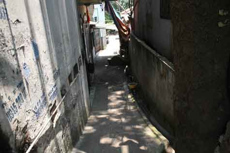 Con ngõ vào khu mộ.