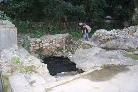 Mó nước Bách Linh trong như ngọc và được người dân bảo vệ nghiêm ngặt.