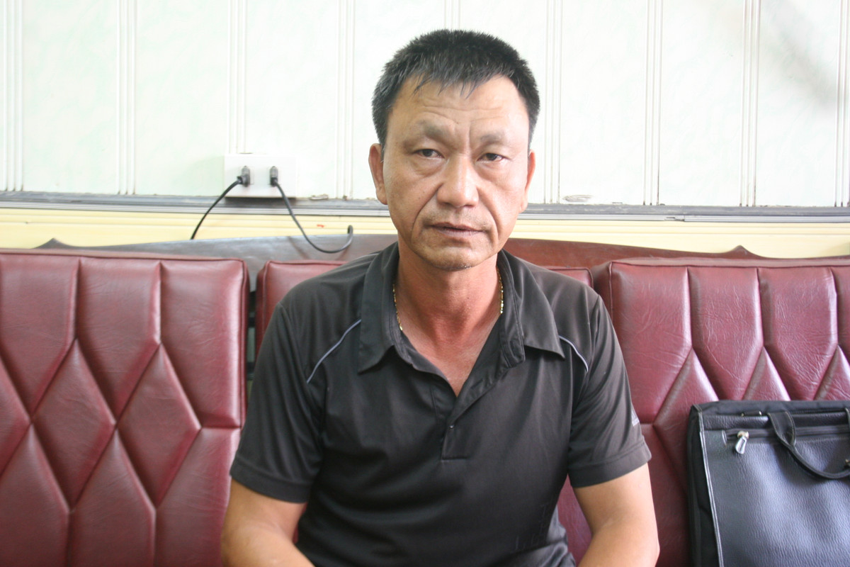 Nhiều người gọi ông Sơn là điên vì nhiều lần không nhận tiền công phục vụ đám ma.